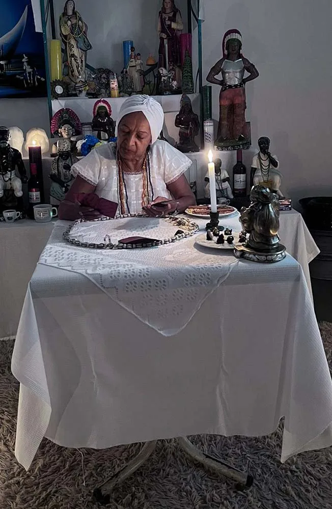 Celia da Energia Divina durante um atendimento espiritual